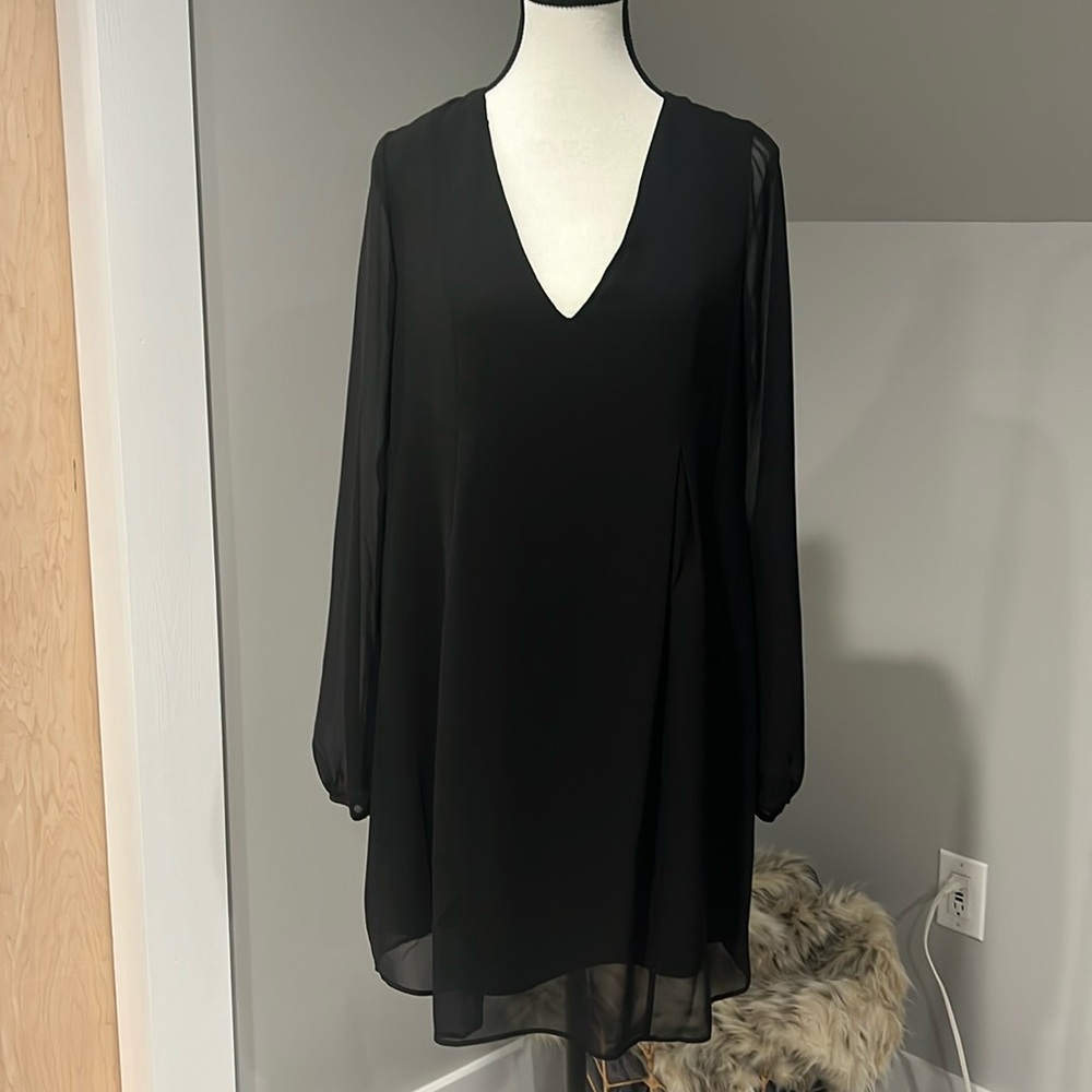NWOT BCBGeneration Black V-Neck Neck Dress Size Small.